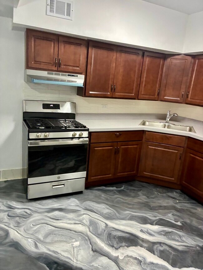 Building Photo - 5215 W Potomac Ave