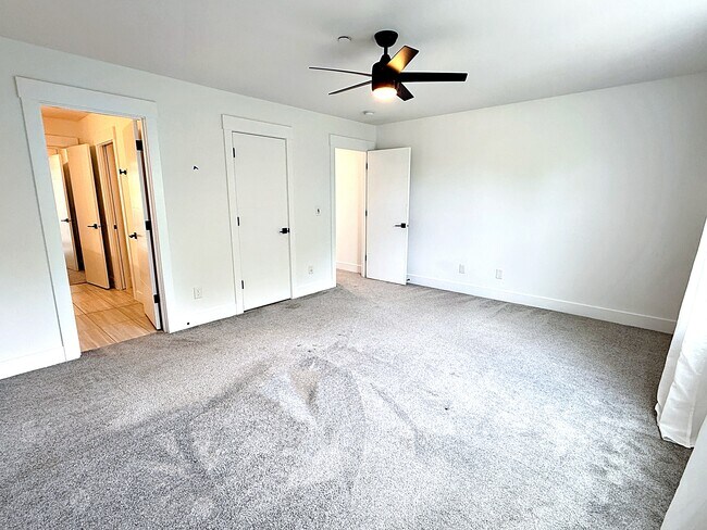 Building Photo - 4209 SE 80th Ave