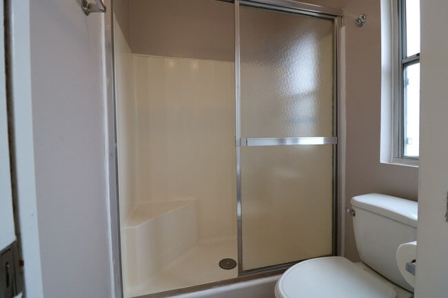 Building Photo - Two story 4/Bed, 2.5/bath  Home for Lease ...