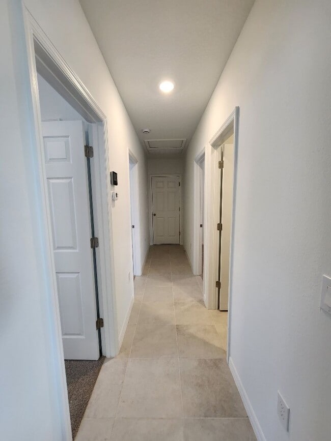 Building Photo - LIKE NEW!!! 4-Bedroom, 2-Bathroom in Villamar/Winter Haven