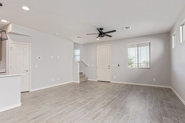 Building Photo - Spacious, Stylish, and Ready for You!   *H...