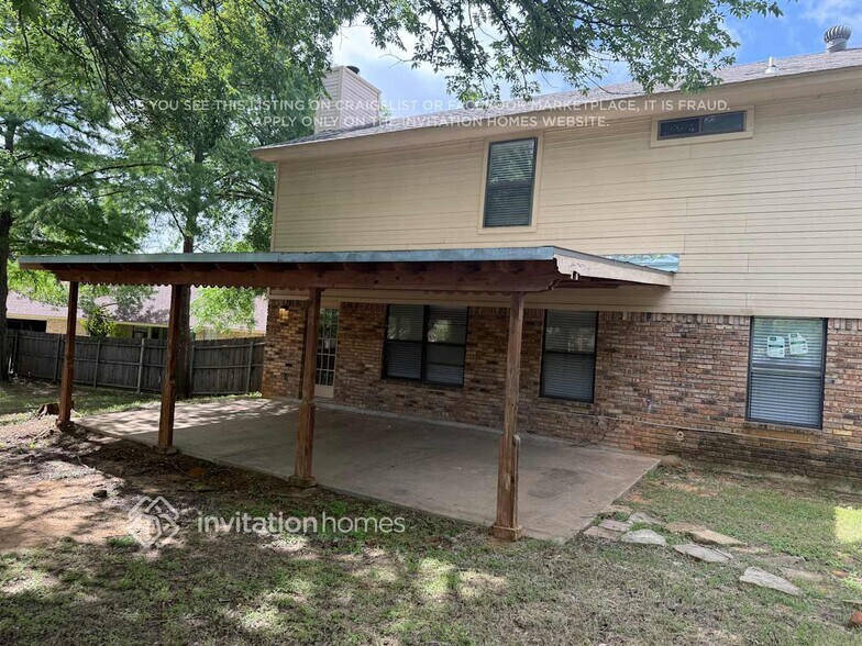Building Photo - 1517 Woodvale Dr