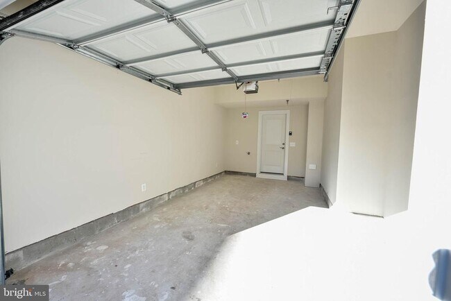 Building Photo - 4627 Olivine Dr