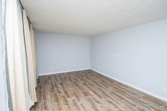 Building Photo - 3 bed 2 bath Ranch in Hobart