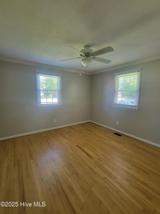 Building Photo - 3102 Northwoods Dr