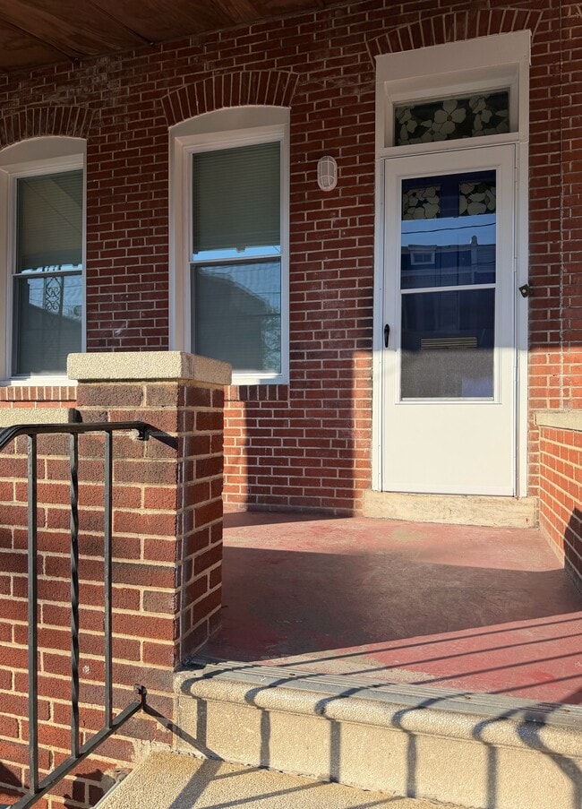 Building Photo - 1815 W 2nd St