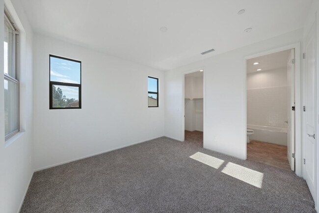 Building Photo - 822 Francesca Dr