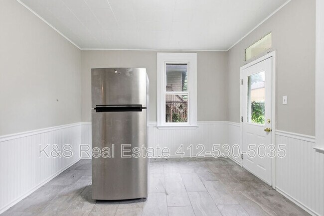 Building Photo - 27 E Orchard Ave