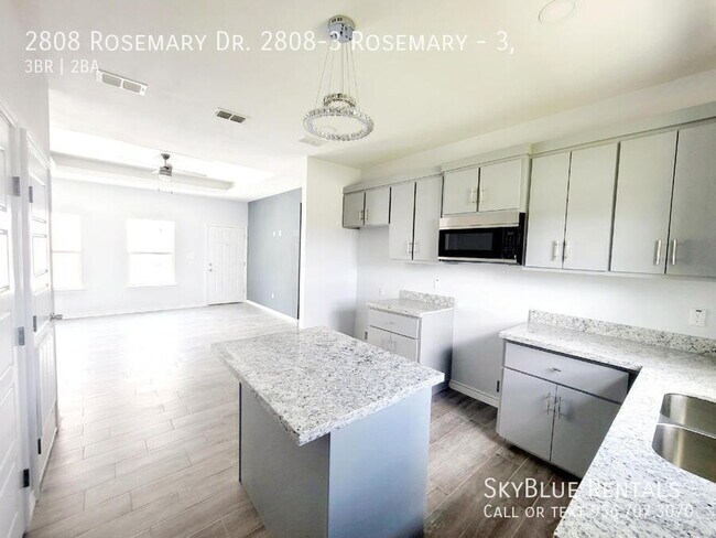 Building Photo - 2808 Rosemary Dr