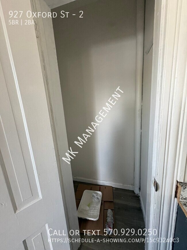 Building Photo - 927 Oxford St