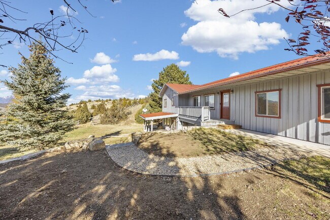 Building Photo - Hillside Hideaway in Historic Virginia Cit...