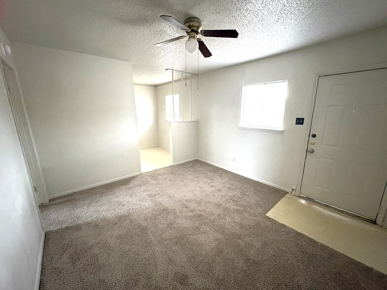 Building Photo - 602 Sunset Ln