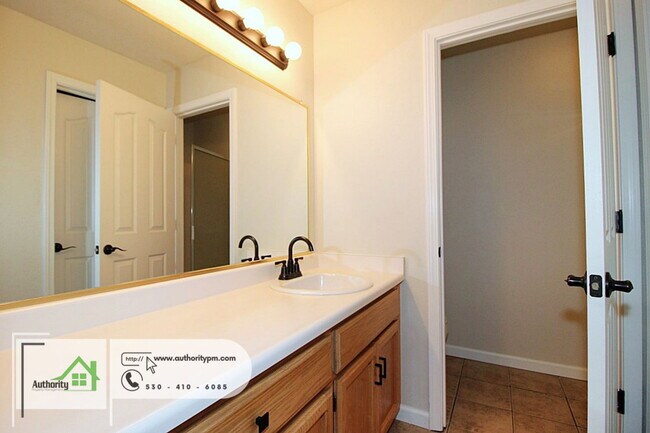 Building Photo - 3527 Savage Dr