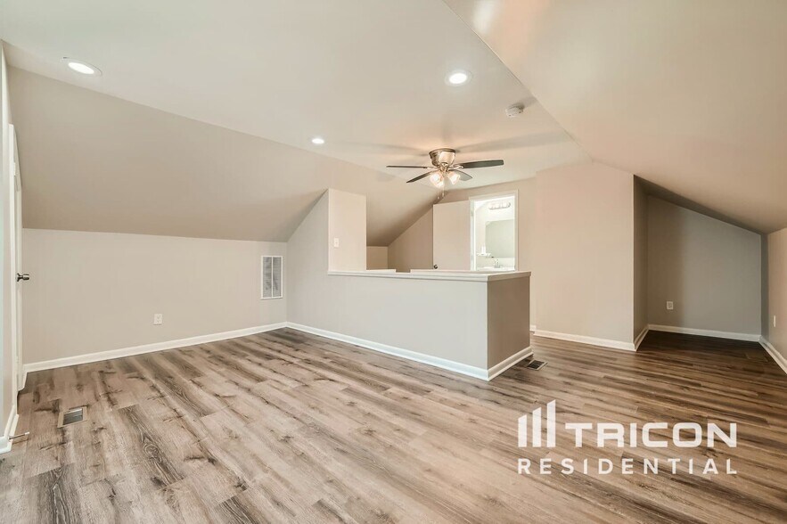 Building Photo - 7404 Park Dr