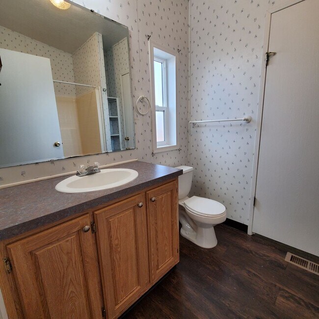 Building Photo - Pet Friendly 3 Bed : 2Bath Home w/ a Carport