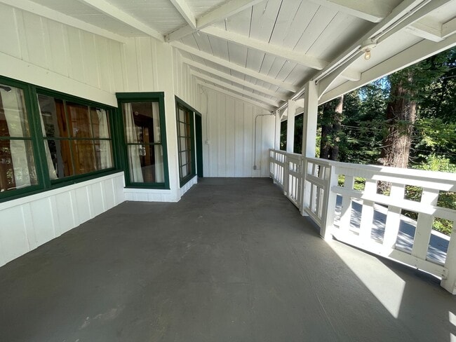 Building Photo - 079-02