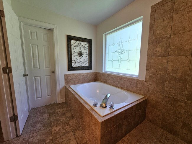Building Photo - GRASSFIELD - Lauren's Cove