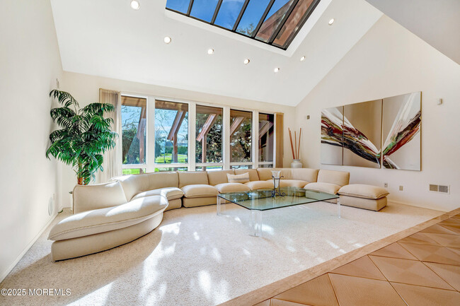 Building Photo - 19 Parker Ave