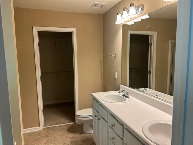Building Photo - 130 Creekwood Tr