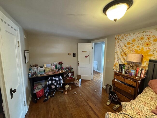 Building Photo - 526 S Mitchell St