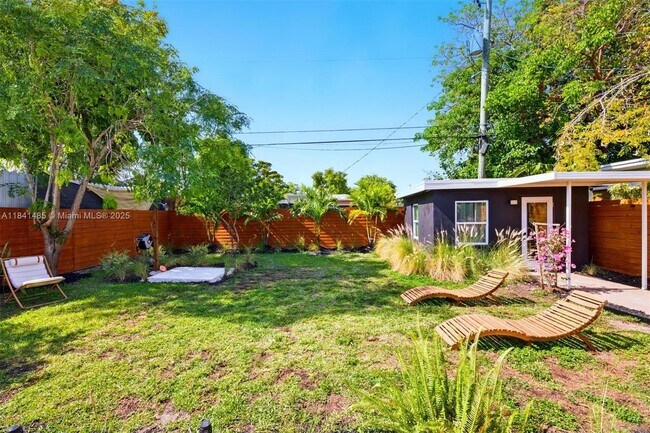 Building Photo - 1363 Biarritz Dr