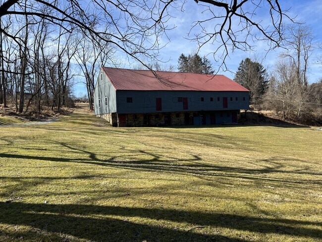Building Photo - 273 Hidden Hill Farm Ln