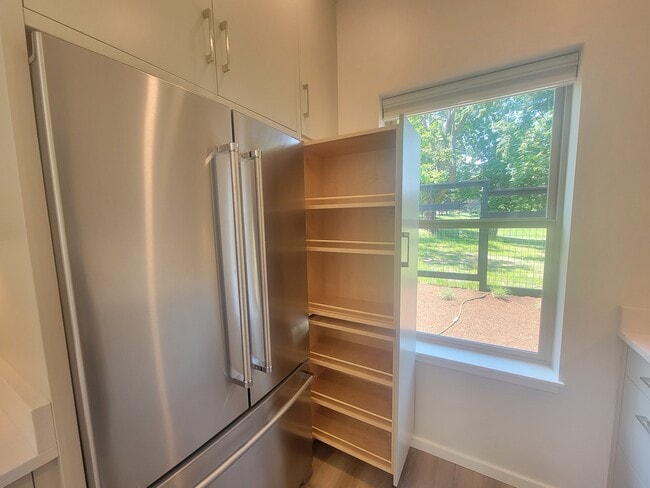 Building Photo - 395 S Mountain Ave