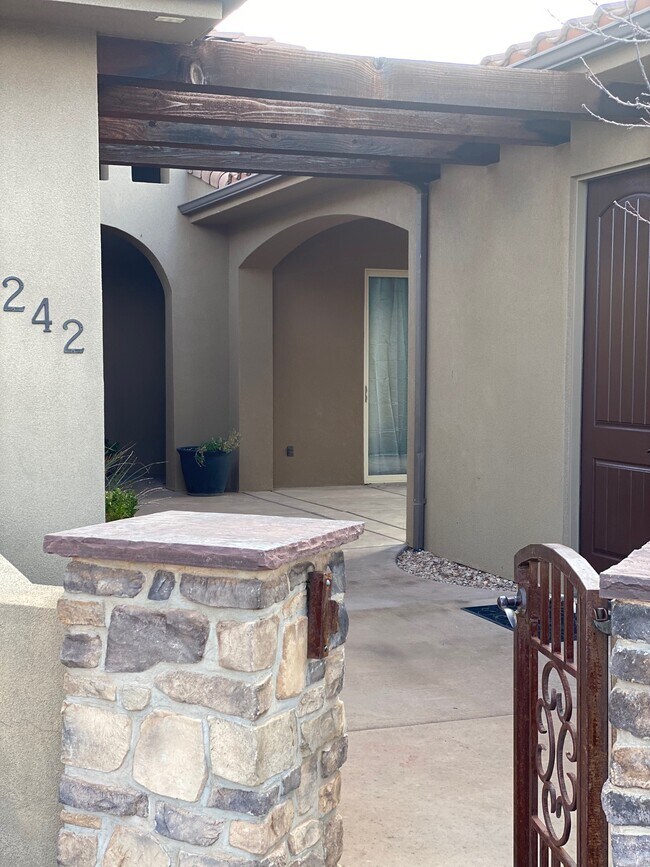 Building Photo - 2242 N Gunsight Dr