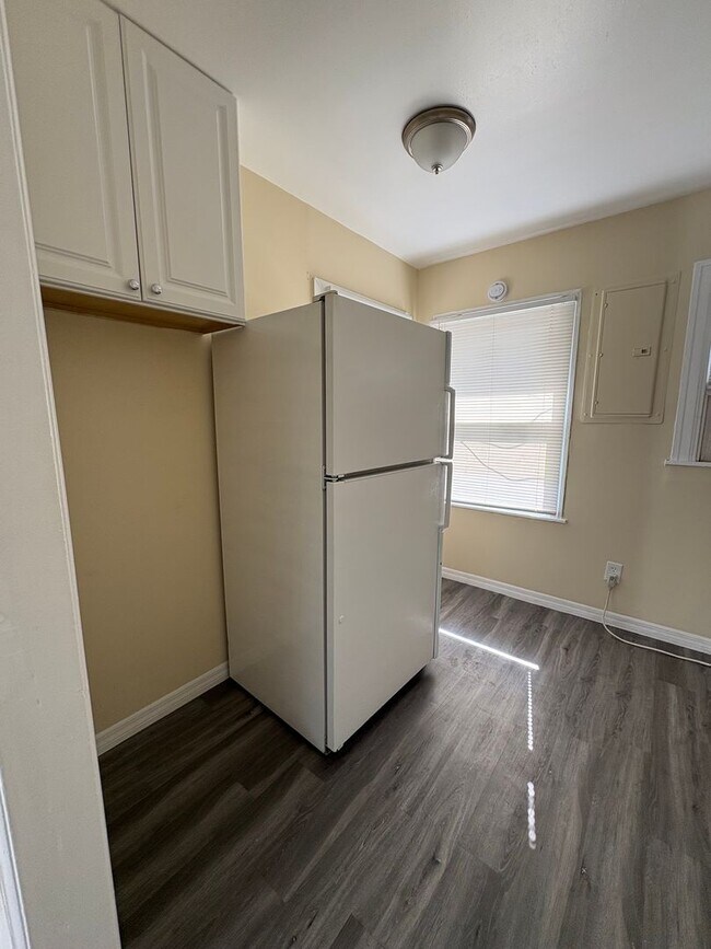 Building Photo - 3244 17th Ave S