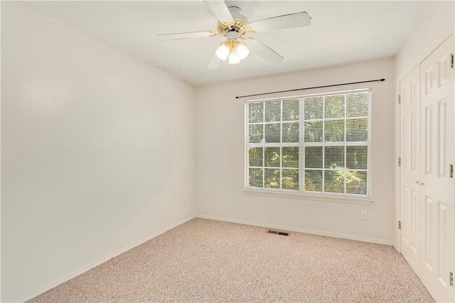 Building Photo - 1477 N Gregg Ave