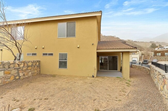 Building Photo - Spectacular Two Story Westside Duplex With...