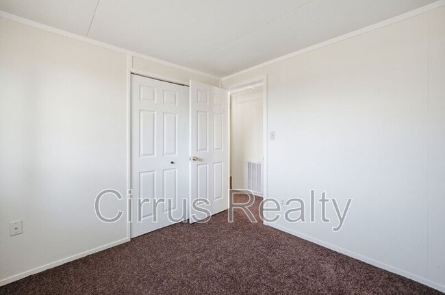 Building Photo - 1924 Zinzer Rd