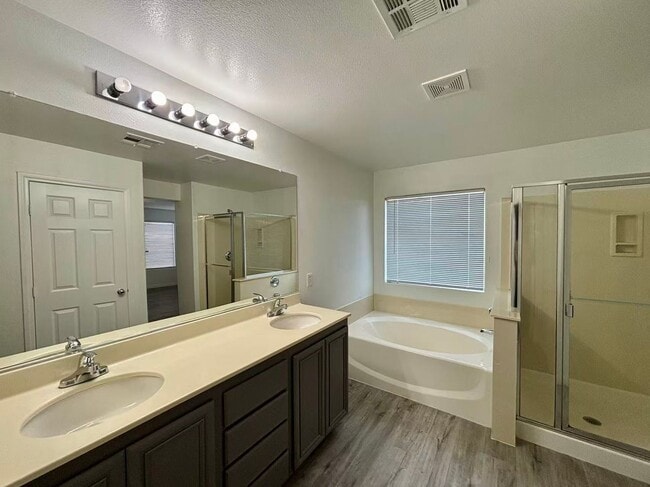 Building Photo - Welcome to this charming 4 bedroom, 2.5 bathroom home.