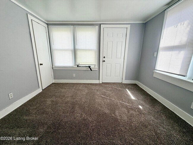 Building Photo - 2411 Elliott Ave