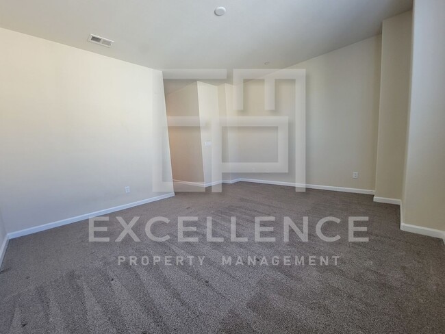 Building Photo - Updated 3 Story Townhouse with Garage, in Willow Glen!