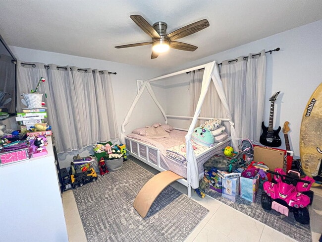 Building Photo - 8912 SW 6th St