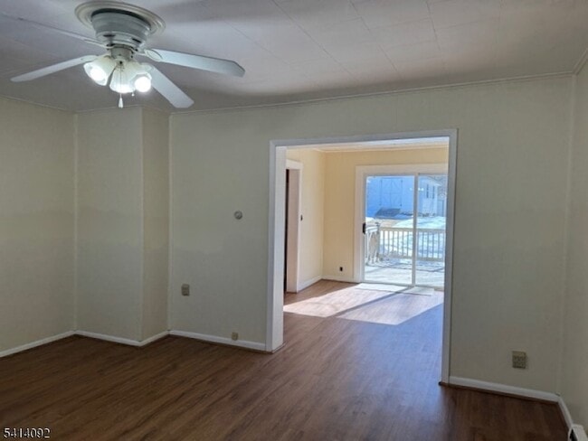 Building Photo - 44 Oak St