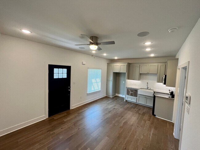 Building Photo - 3850 W Somerville Ln