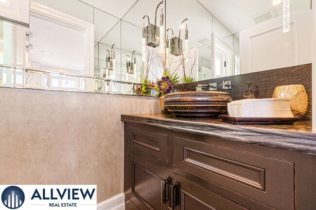 Building Photo - Stunning Beach House located on Newport Beach Boardwalk- 30+ Day Rental!