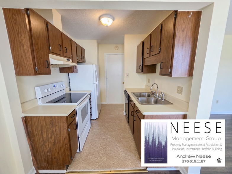 Building Photo - 100 Ivy Ln