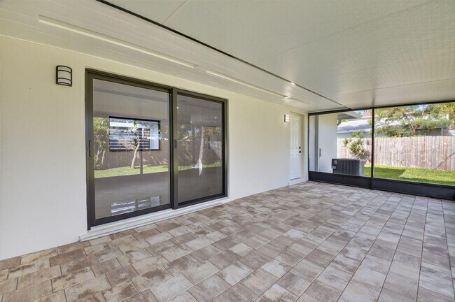 Building Photo - 513 Lindell Blvd