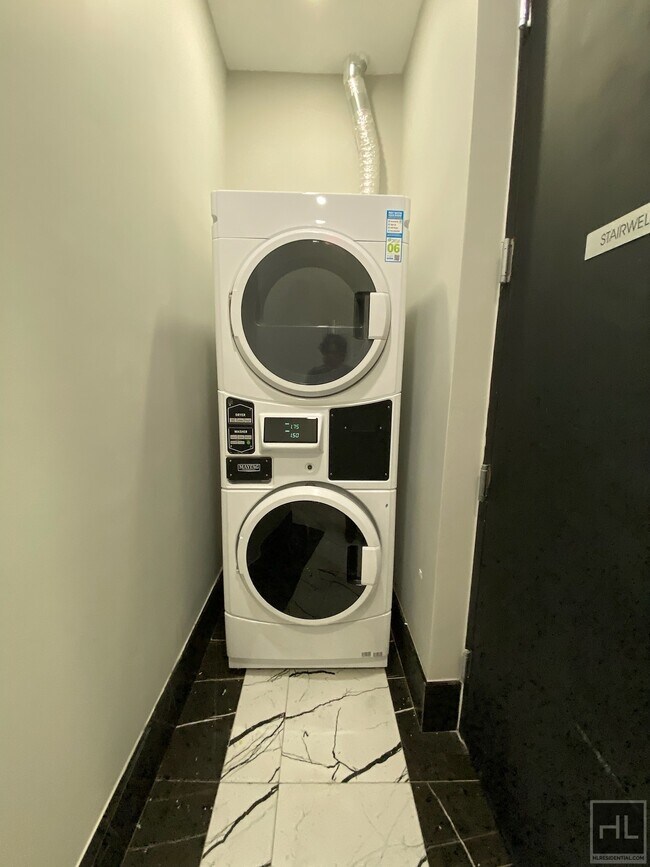 Building Photo - PARK AVENUE