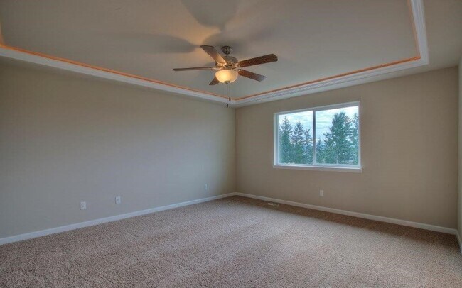Building Photo - WELCOME HOME!!!! 5 Bedroom 2.5 Bath