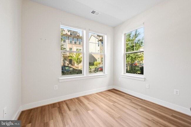 Building Photo - 128 Stowe Dr