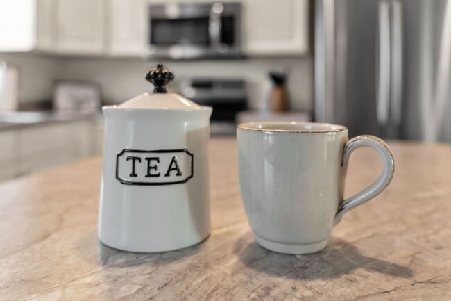 Building Photo - Luxury 4/BR, 2.5 bath townhouse