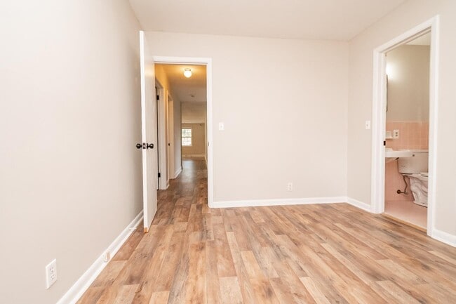 Building Photo - 1329 White House Blvd
