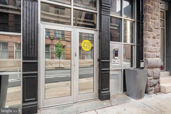 Building Photo - 428 N 13th St