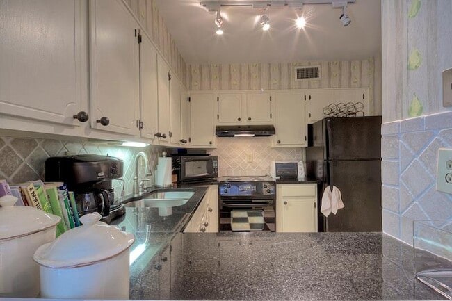 Building Photo - 56 La Rue Pl NW