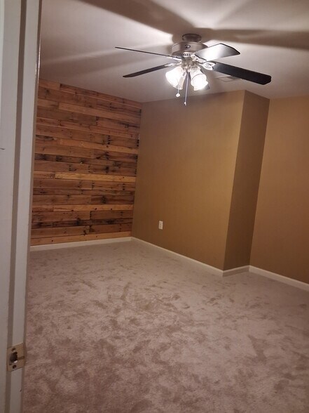 Bedroom - 1212 Walker Dr