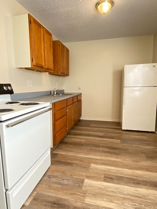 Building Photo - 3387 SW Brendan Ave